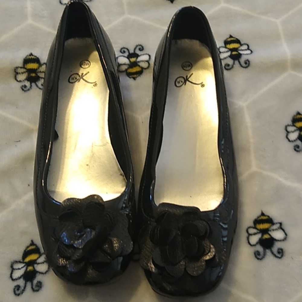 Black dress shoes